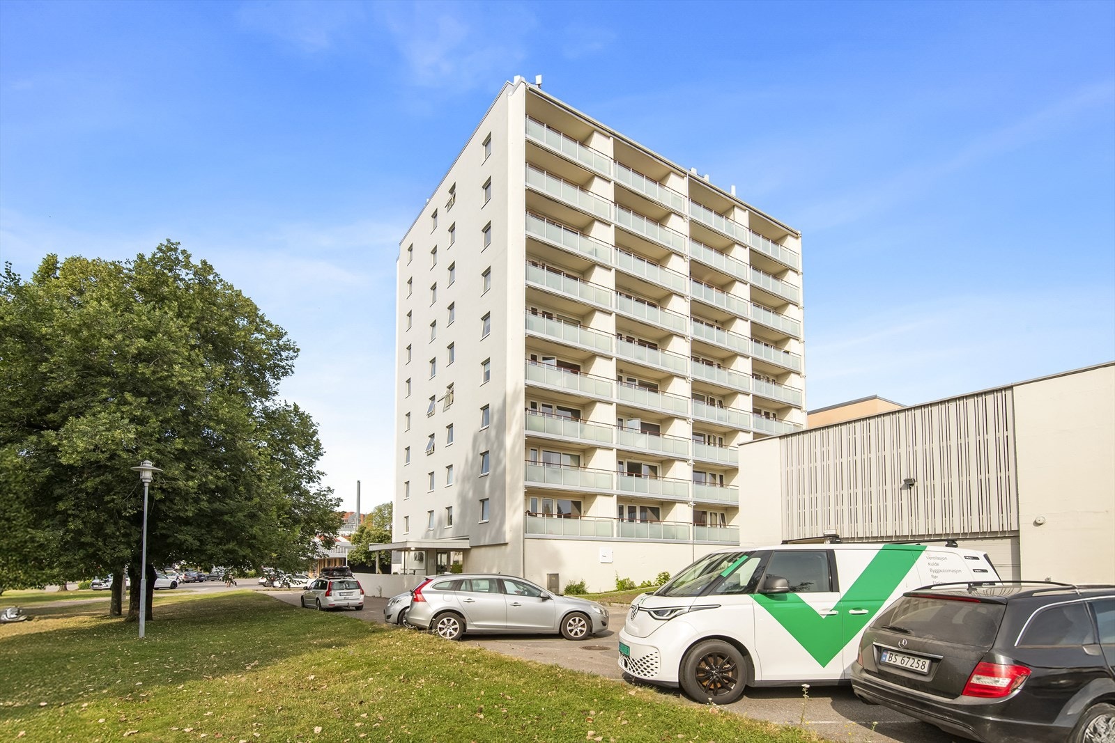 Her har du gangavstand til det meste av fasiliteter, inkludert Kilden Kino, med blant annet bowling, minigolf, arkade og spisesteder. Galleribilde