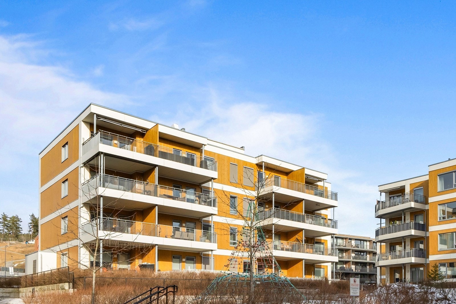 Leiligheten er beliggende i et veletablert og nyere boligområde med kort vei til alt! Galleribilde