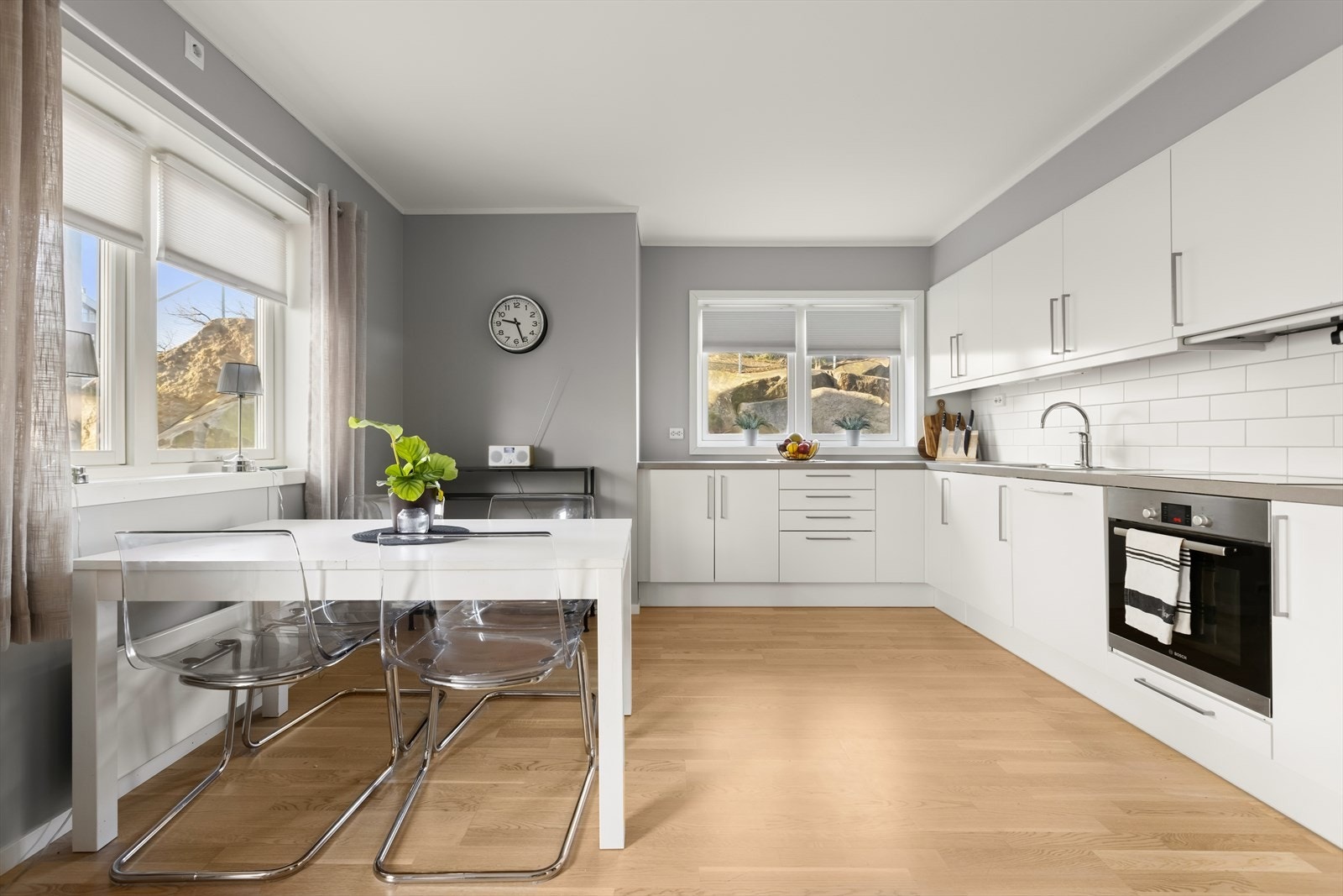 Dette er en strøken selveierleilighet fra 2016 i 1.etasje med trappefri adkomst. Galleribilde