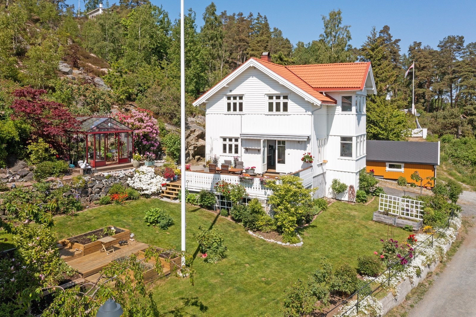 Nydelig og frodig hage Galleribilde