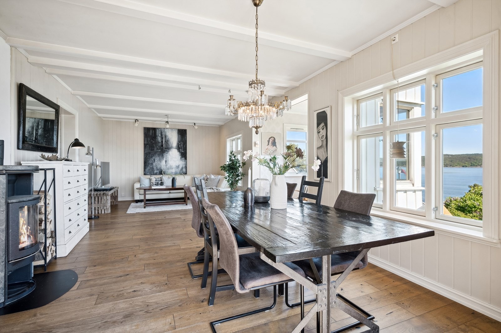 God plass til spisestue Galleribilde