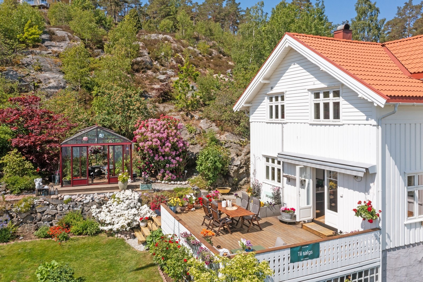 Eiendommen har flere fantastiske uteplasser Galleribilde