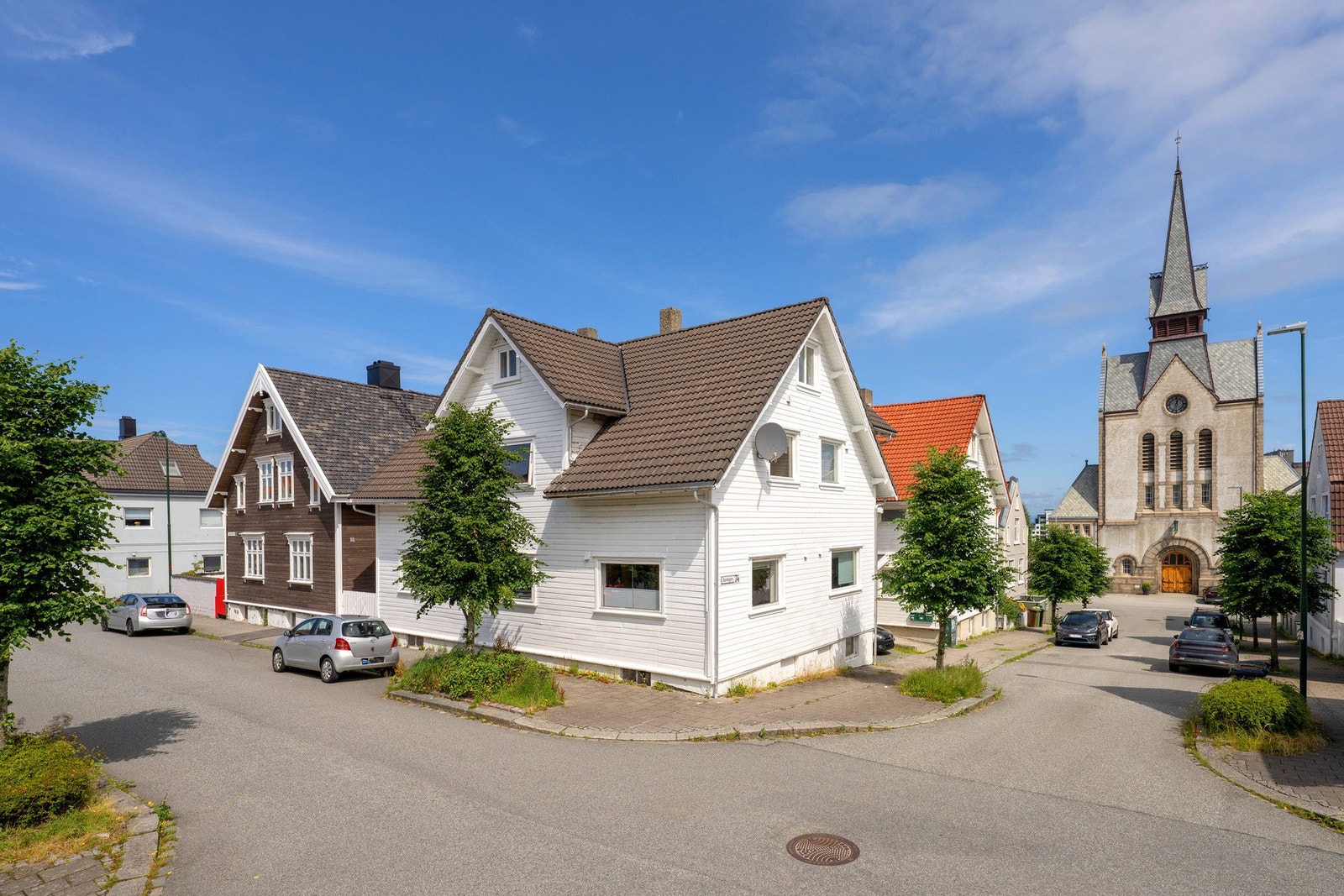 Huset ligger på Storhaug i Østre bydel som gir kort avstand til det meste. Stavanger sentrum er kun ca. 20 minutters gange fra huset Galleribilde