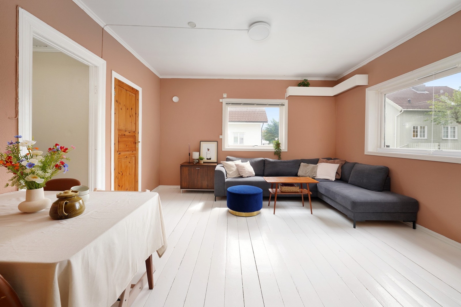 Dette hjemmet byr på sjarm og en luftig atmosfære, der skjeve gulv bare legger til personligheten og historien i rommet. En perfekt førstegangsleilighet eller som en innvestering til utleie Galleribilde