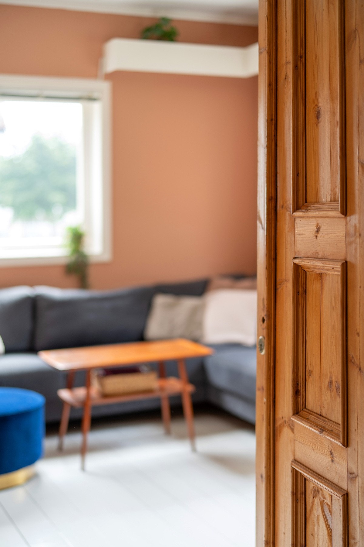 Boligen har flere flotte tredører, trolig originale fra byggeåret - gir særpreg og sjel Galleribilde