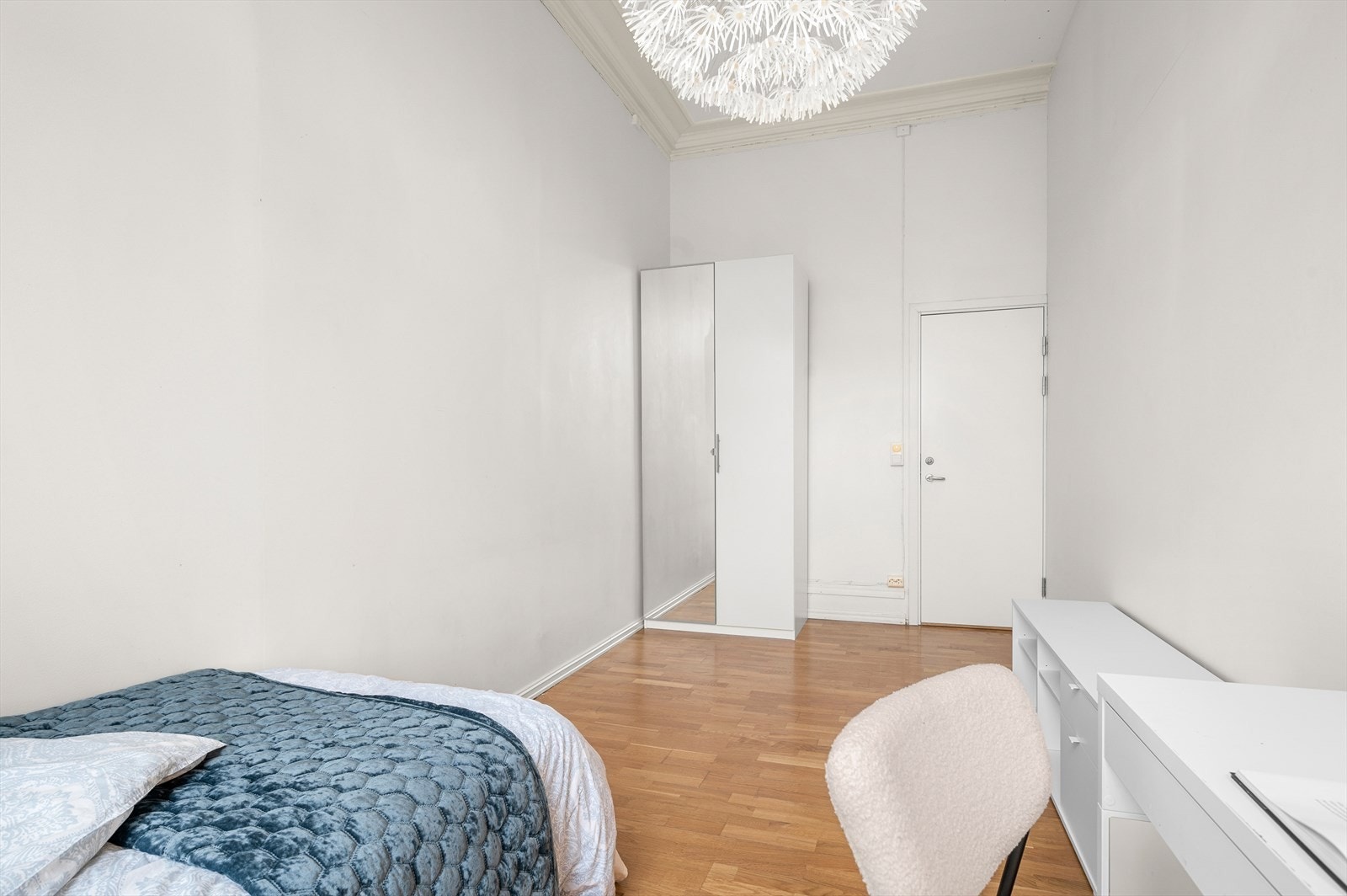 Den gode takhøyden bidrar til en særegen romfølelse. Galleribilde