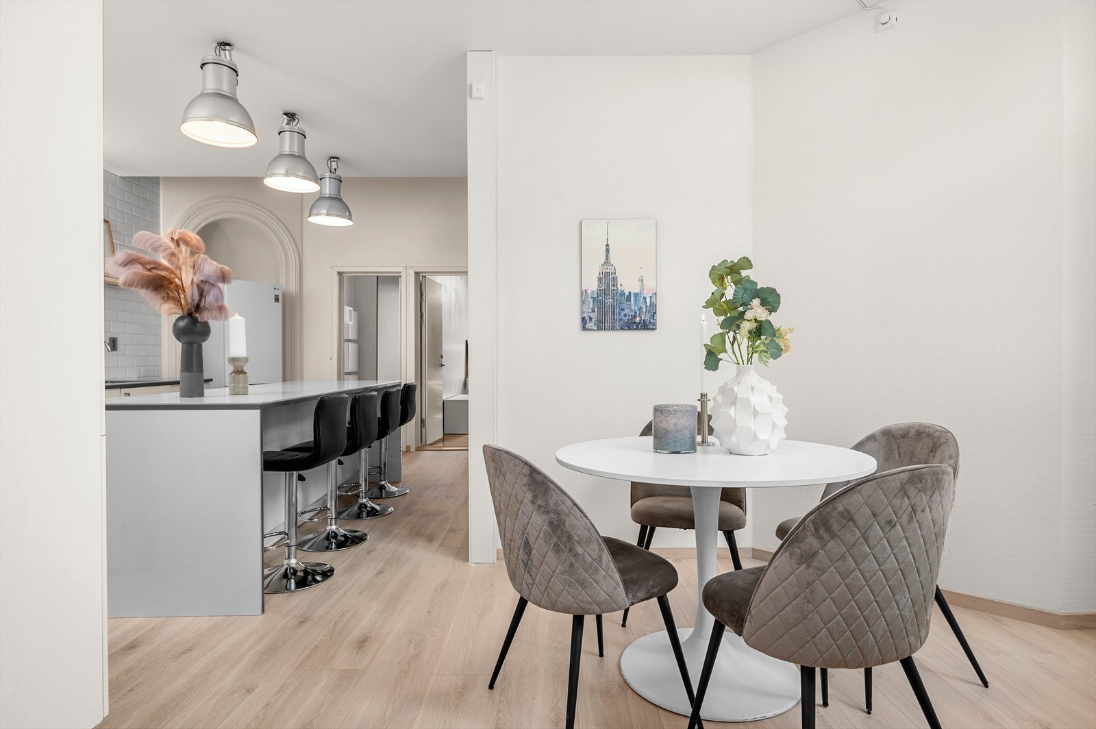 I direkte tilknytning kjøkken er det godt med plass til danning av spisestue. Galleribilde