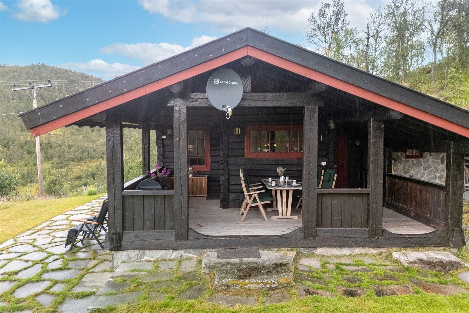 Overbygd terrasse og inngangsparti Galleribilde