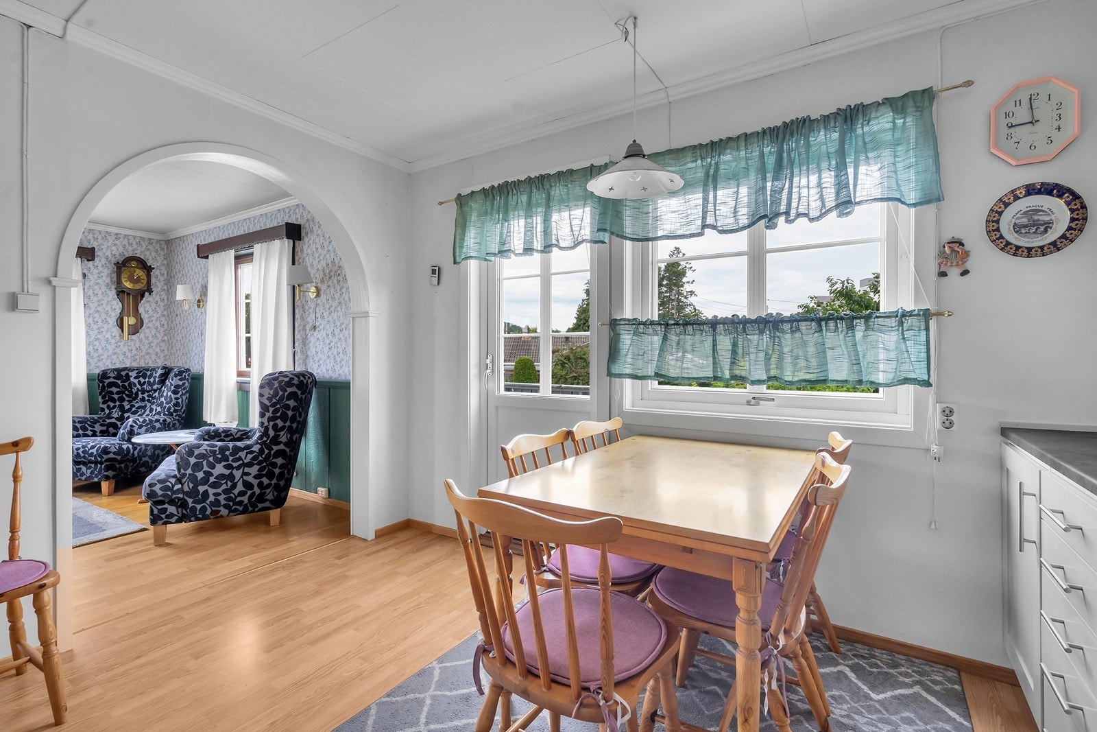 Det er også plass til spisebord på kjøkkenet. Galleribilde