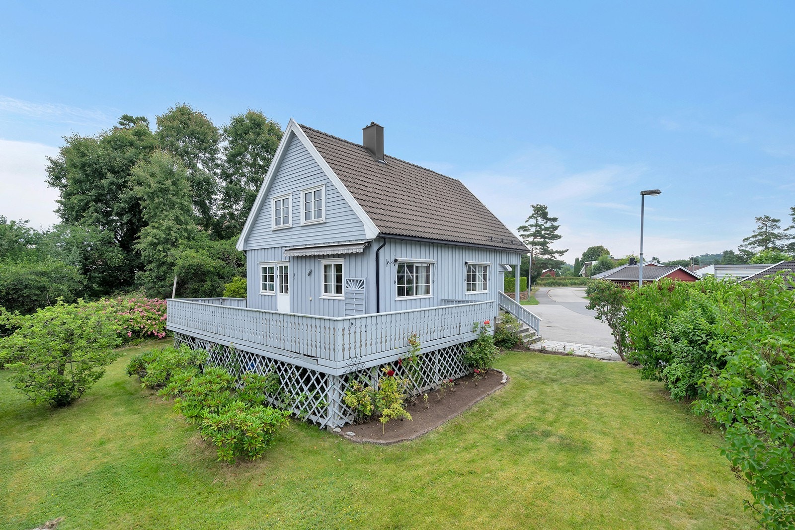 Boligen ligger fint til med gode solforhold. Galleribilde