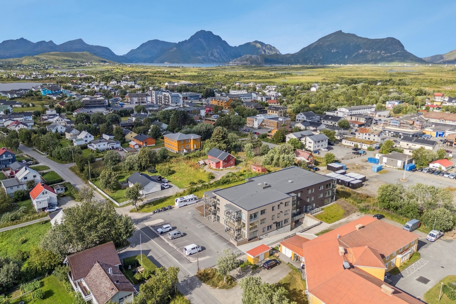 Hjørneleiligheten ligger fint til i 1. etasjen med enkel adkomst. Galleribilde