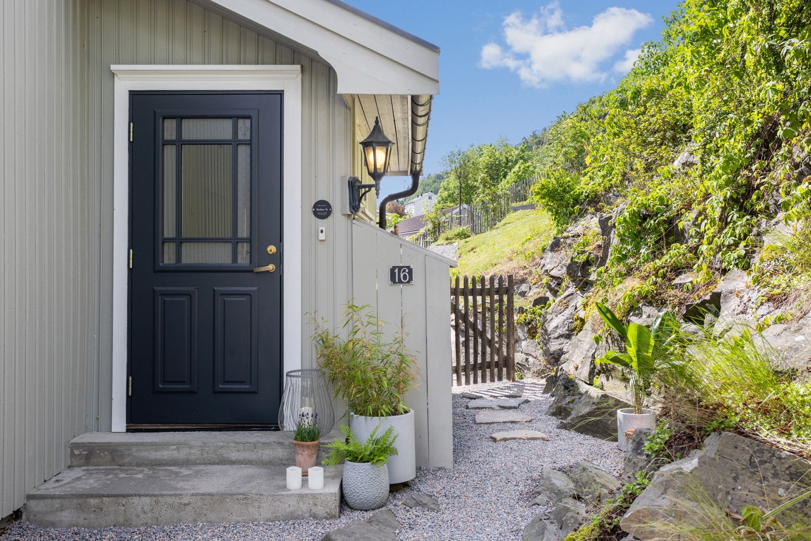 Hovedinngang. Velkommen inn. Galleribilde