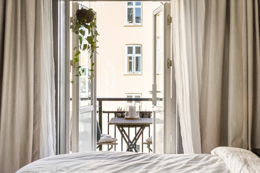 Dette soverommet har utgang til en herlig, østvendt balkong som ligger vendt mot bakgården. Galleribilde