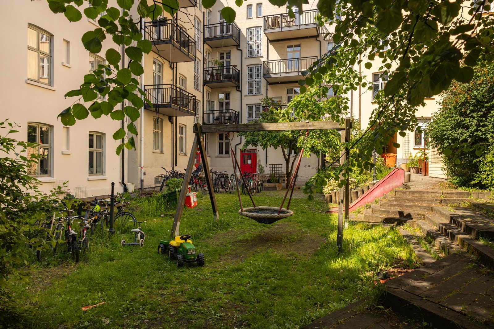 Boligen diponerer i tillegg en lofts- og kjellerbod. Galleribilde