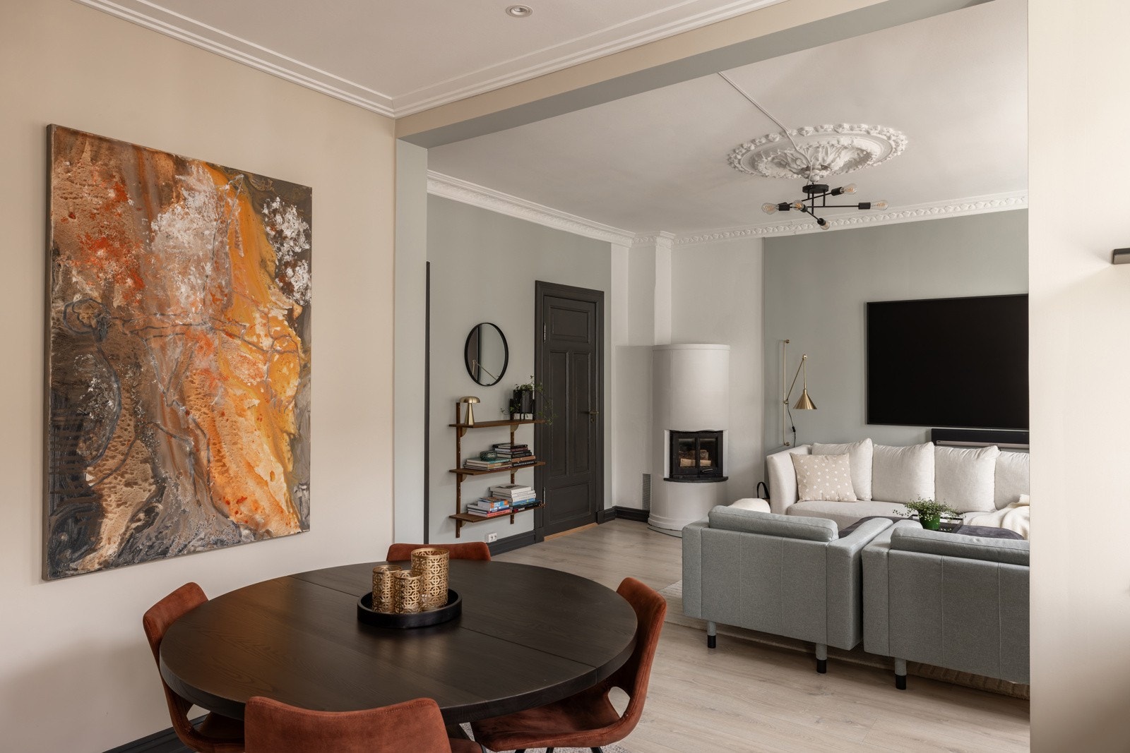 Stuen har gode møbleringsmuligheter. Galleribilde