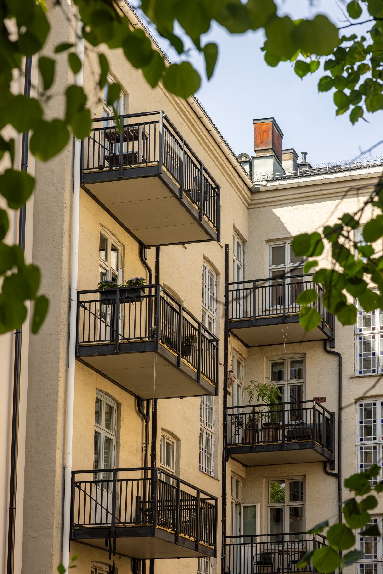 Leiligheten ligger fint til i byggets 3.etasje mot rolige omgivelser. Galleribilde