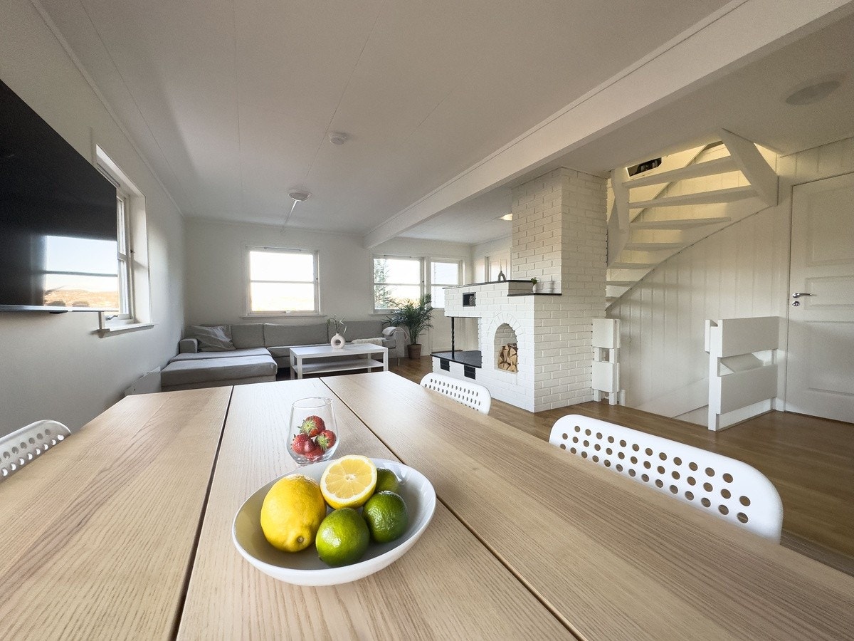 Spisekroken er lett tilgjengelig fra både kjøkken og stua Galleribilde