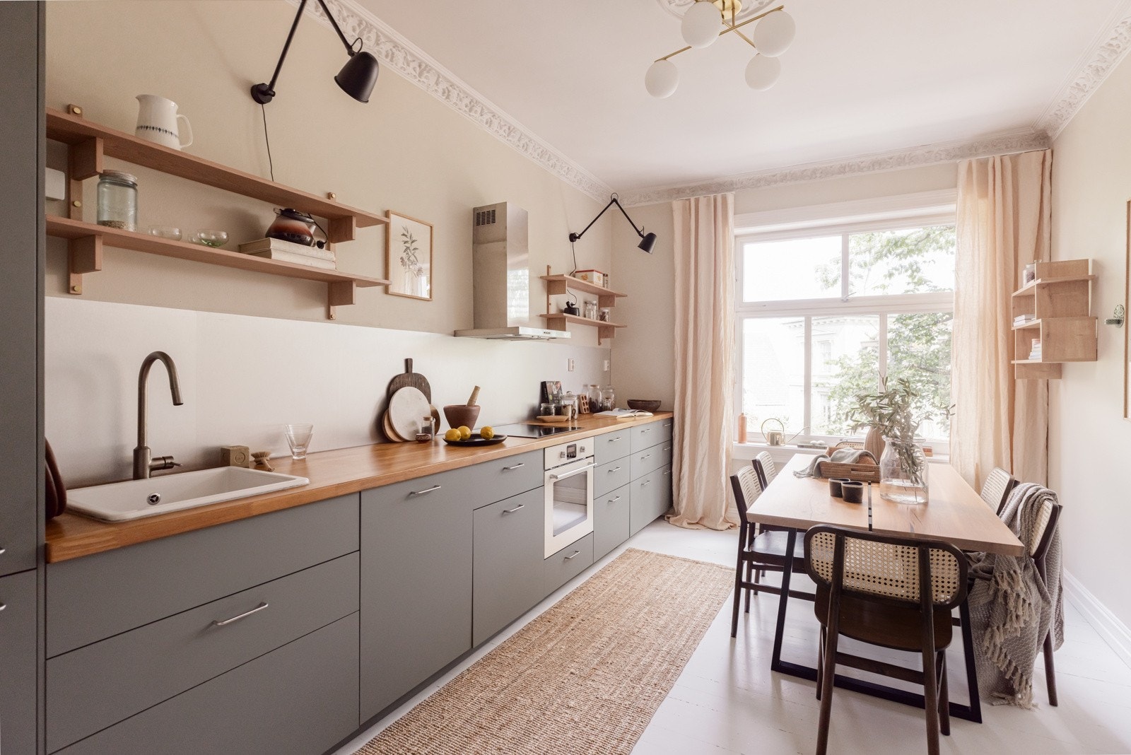 Kjøkkenet er virkelig leilighetens "hjerterom" med en umiddelbar wow-følelse. Galleribilde