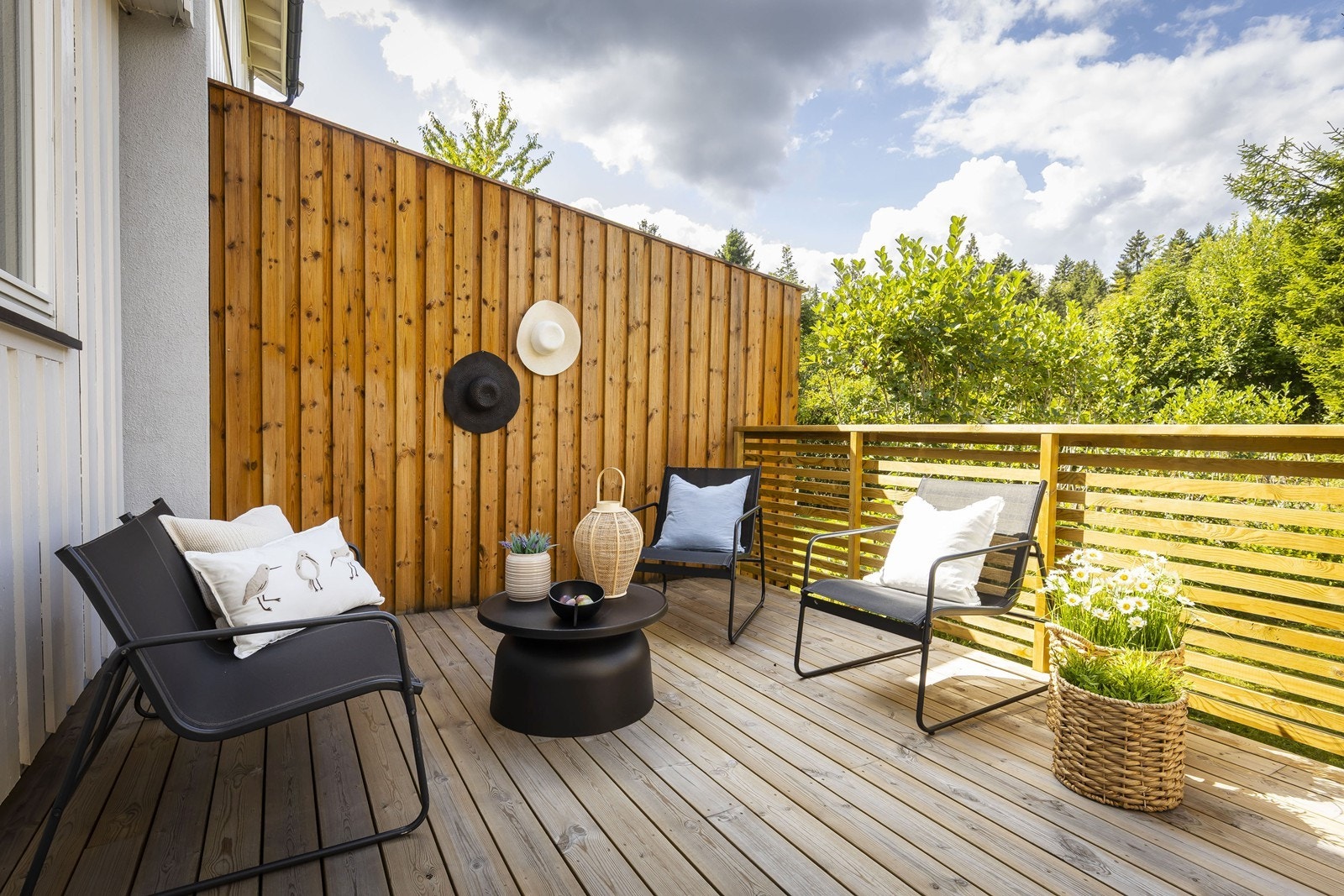 Veranda fra 2025 med gode solforhold og god plass til både sofa, grill og mer Galleribilde