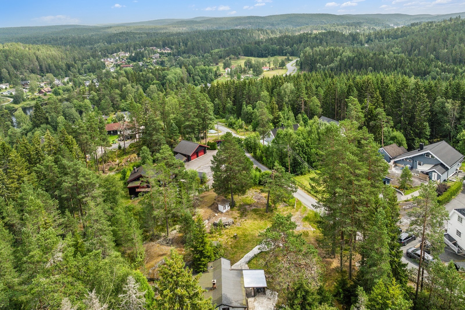 Eiendommen ligger naturskjønt og usjenert plassert på Siggerud, med ca. 1,3 km til sentrum Galleribilde