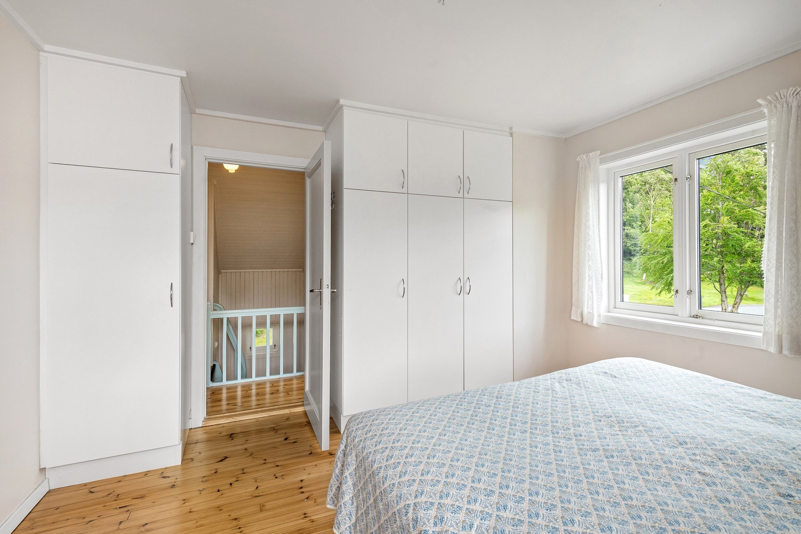 Fra hovedsoverom mot gang/trapperom Galleribilde