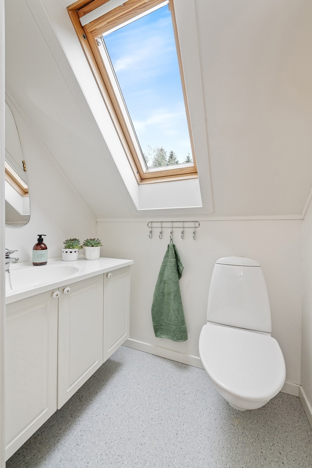 Toalettrom i loftsetasjen Galleribilde