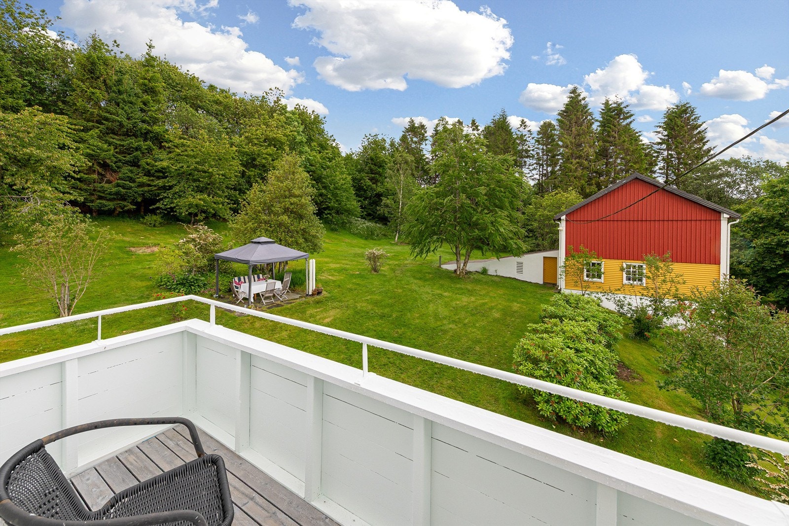 Balkong utenfor soverom nr. 3 i 2. etasje Galleribilde