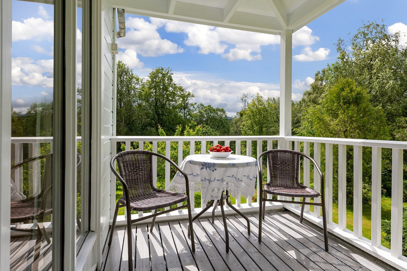 Overbygd balkong mot sydvest i 1. etasje Galleribilde