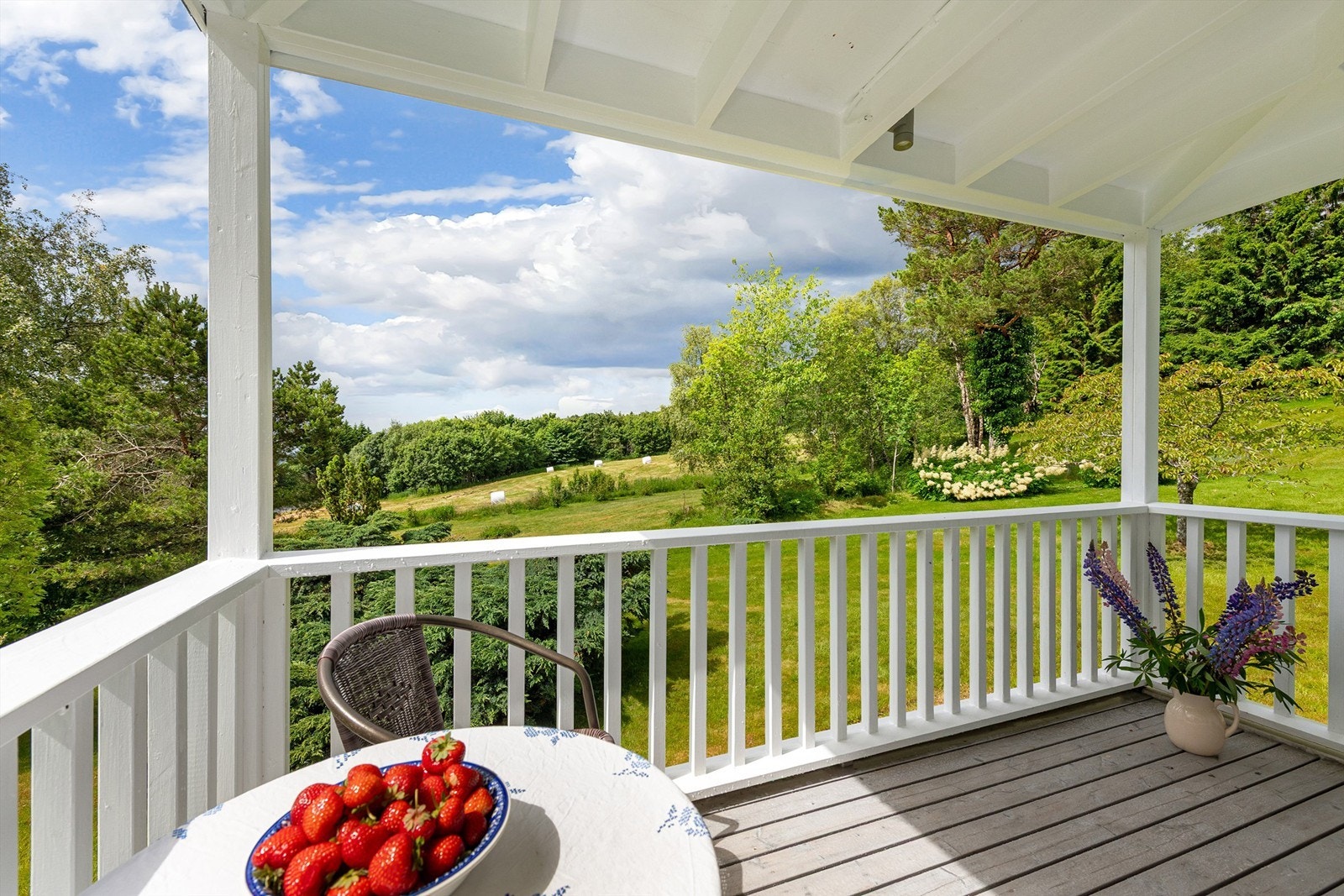 Overbygd balkong med utsikt vestover Galleribilde