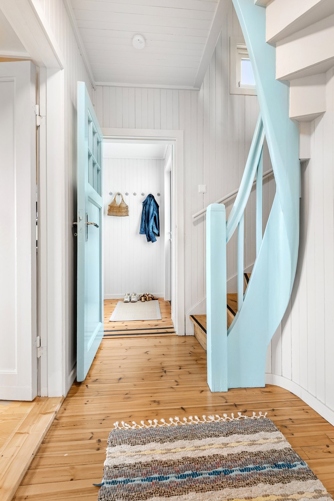 Gang/trapperom Galleribilde