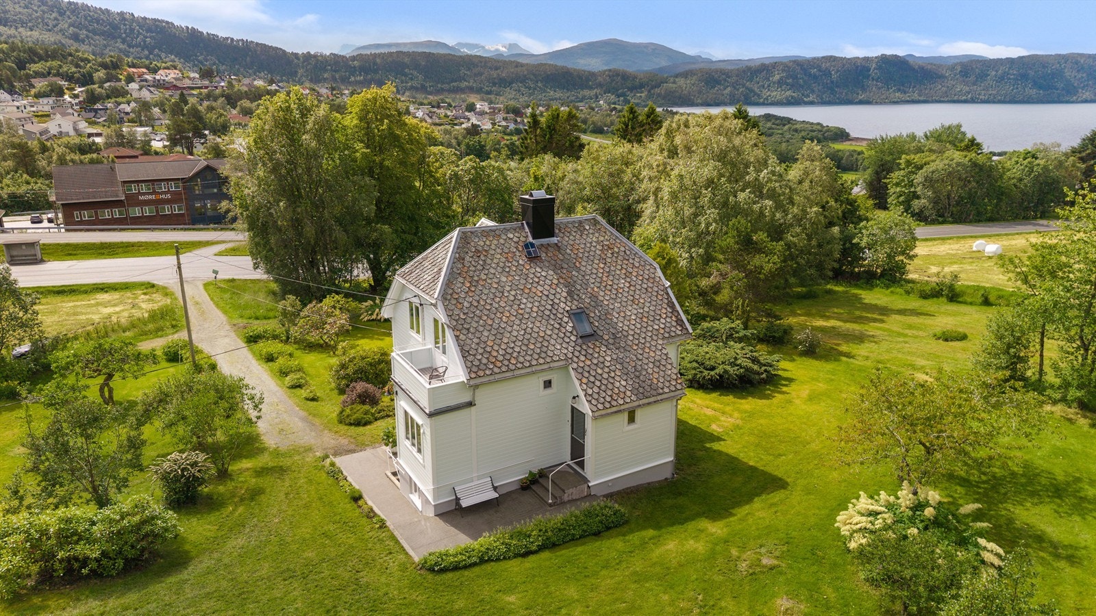 Dronebilde av eiendommen tatt fra nord Galleribilde