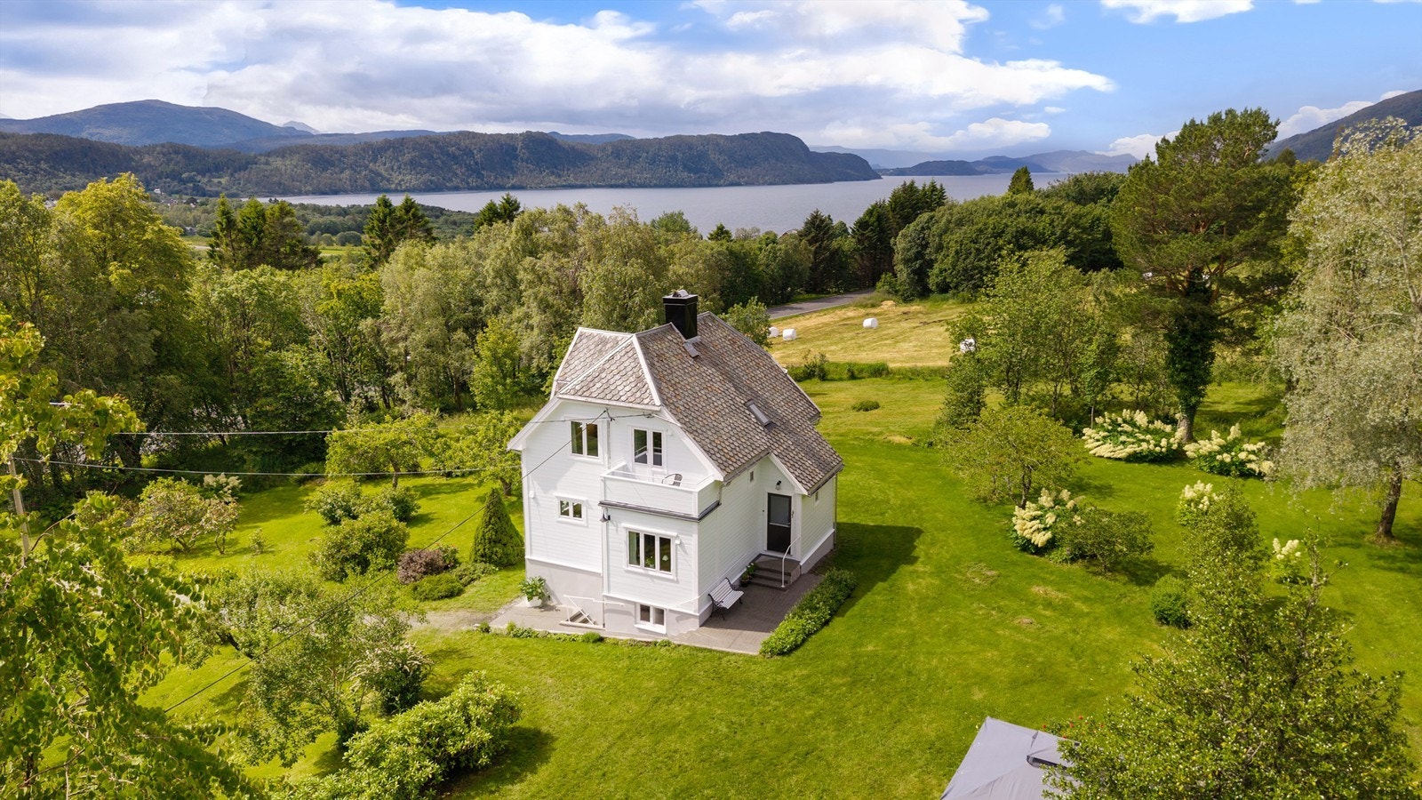 Dronebilde tatt fra nordøst mot sydvest Galleribilde