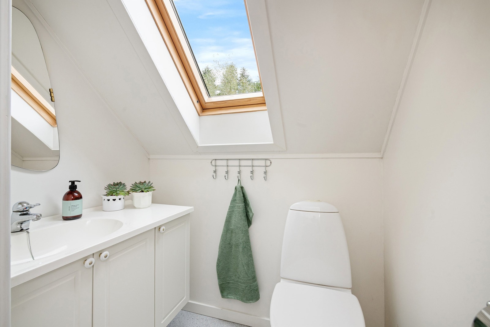 Toalettrom i loftsetasjen Galleribilde