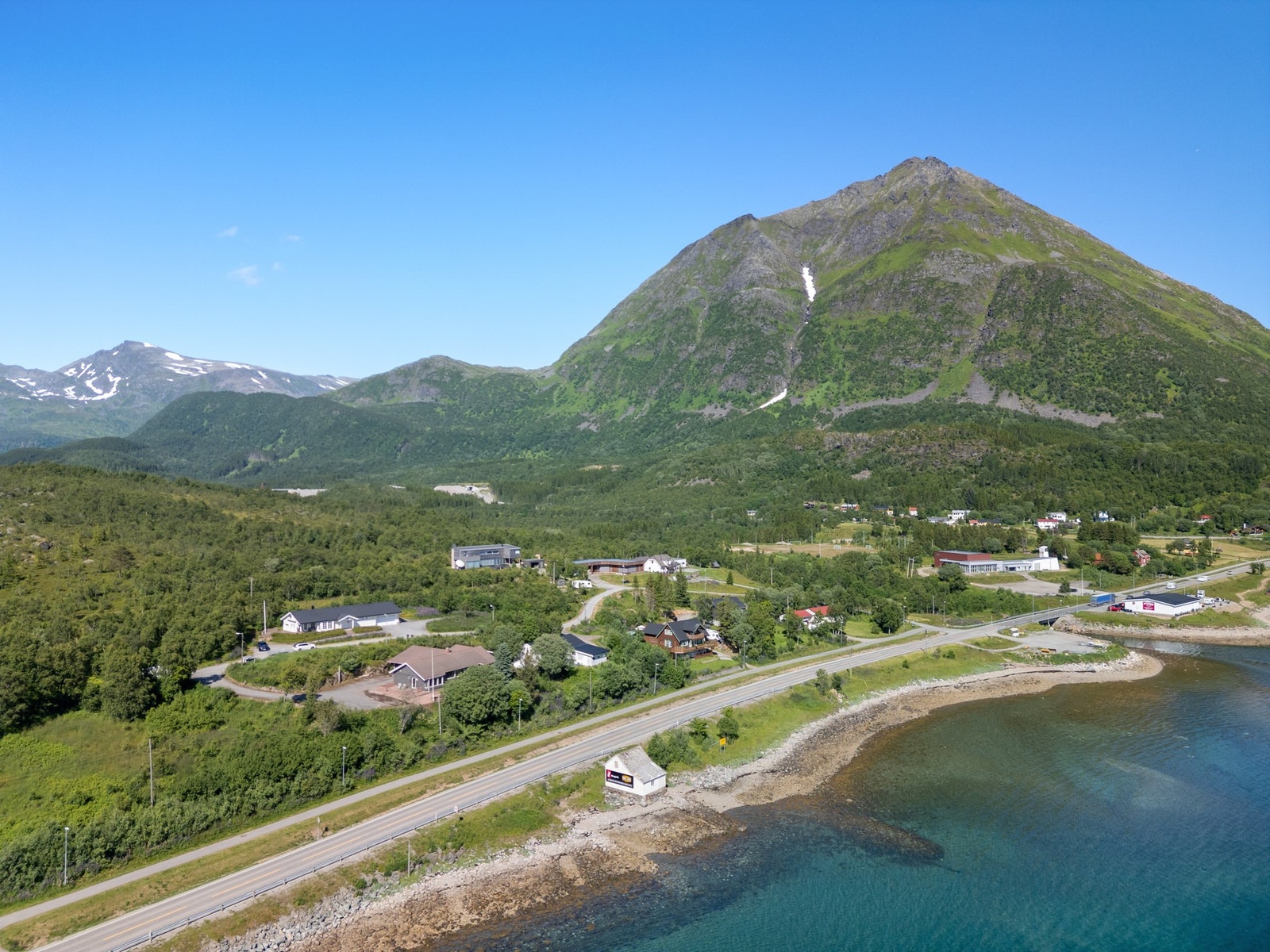 Det er påbegynt bygging av ny barnehage i Kongsvik, ca 700 meter unna eiendommen. Denne er planlagt ferdig våren 2026 Galleribilde