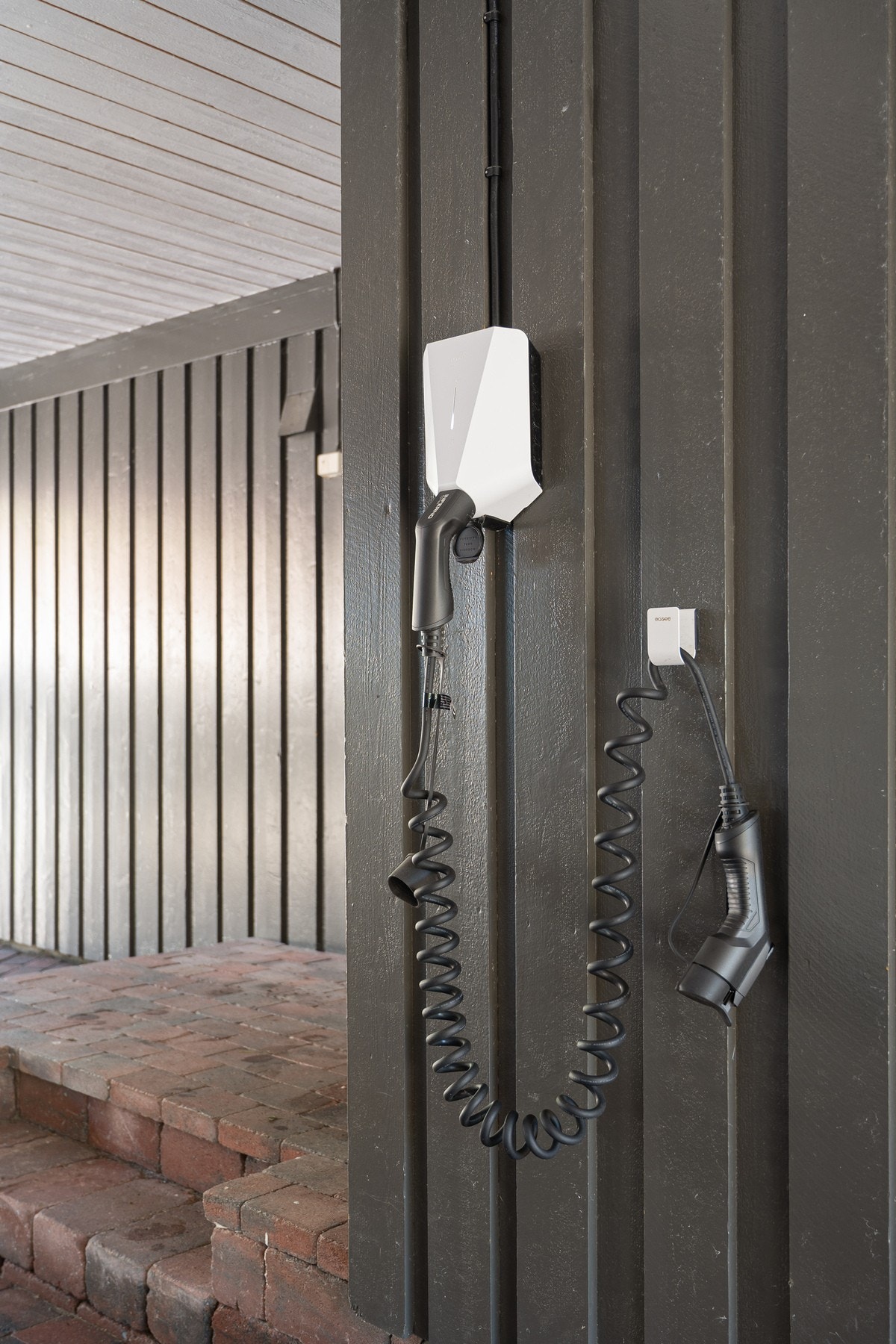 Elbillader i carport Galleribilde