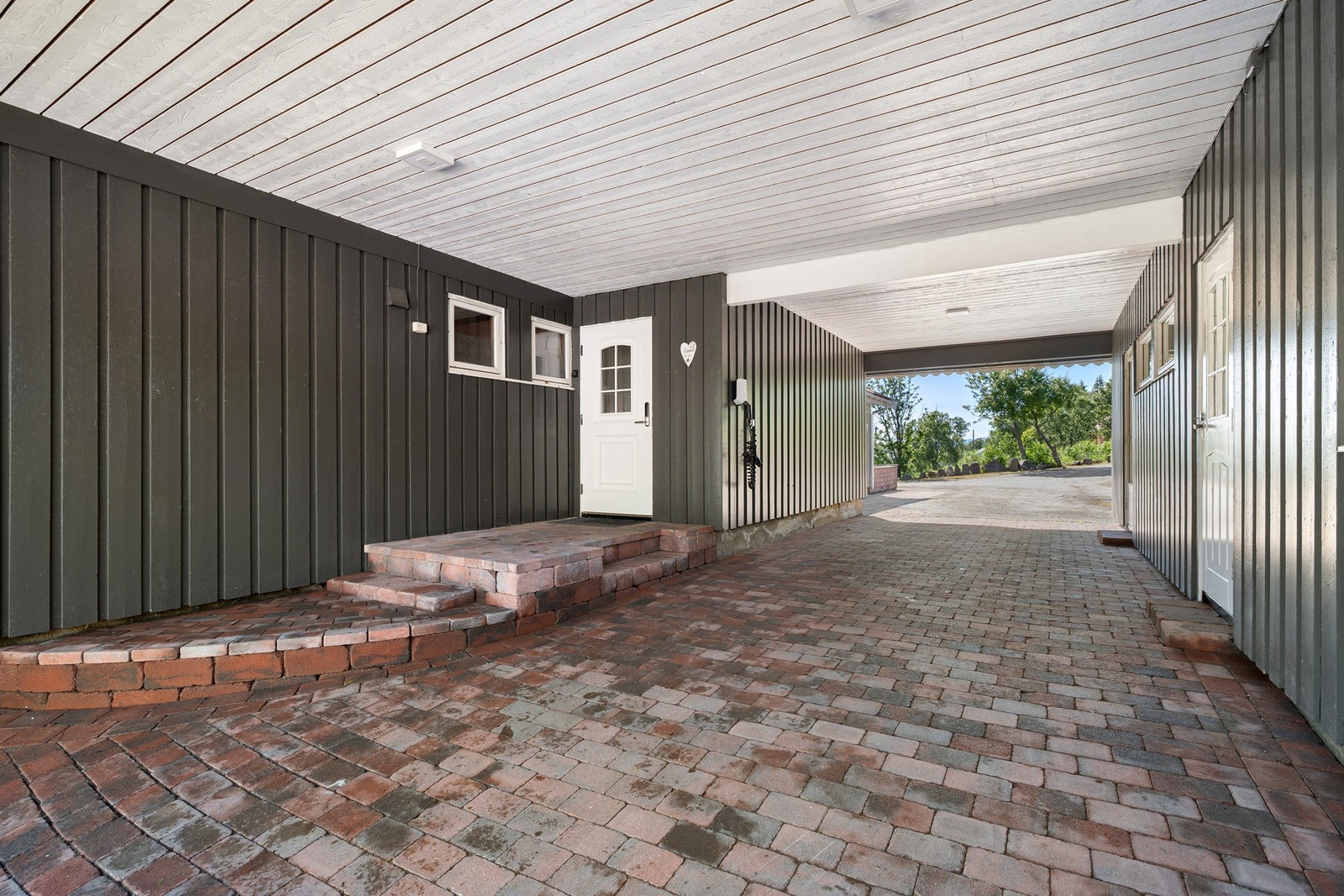 Inngangsparti/carport Galleribilde