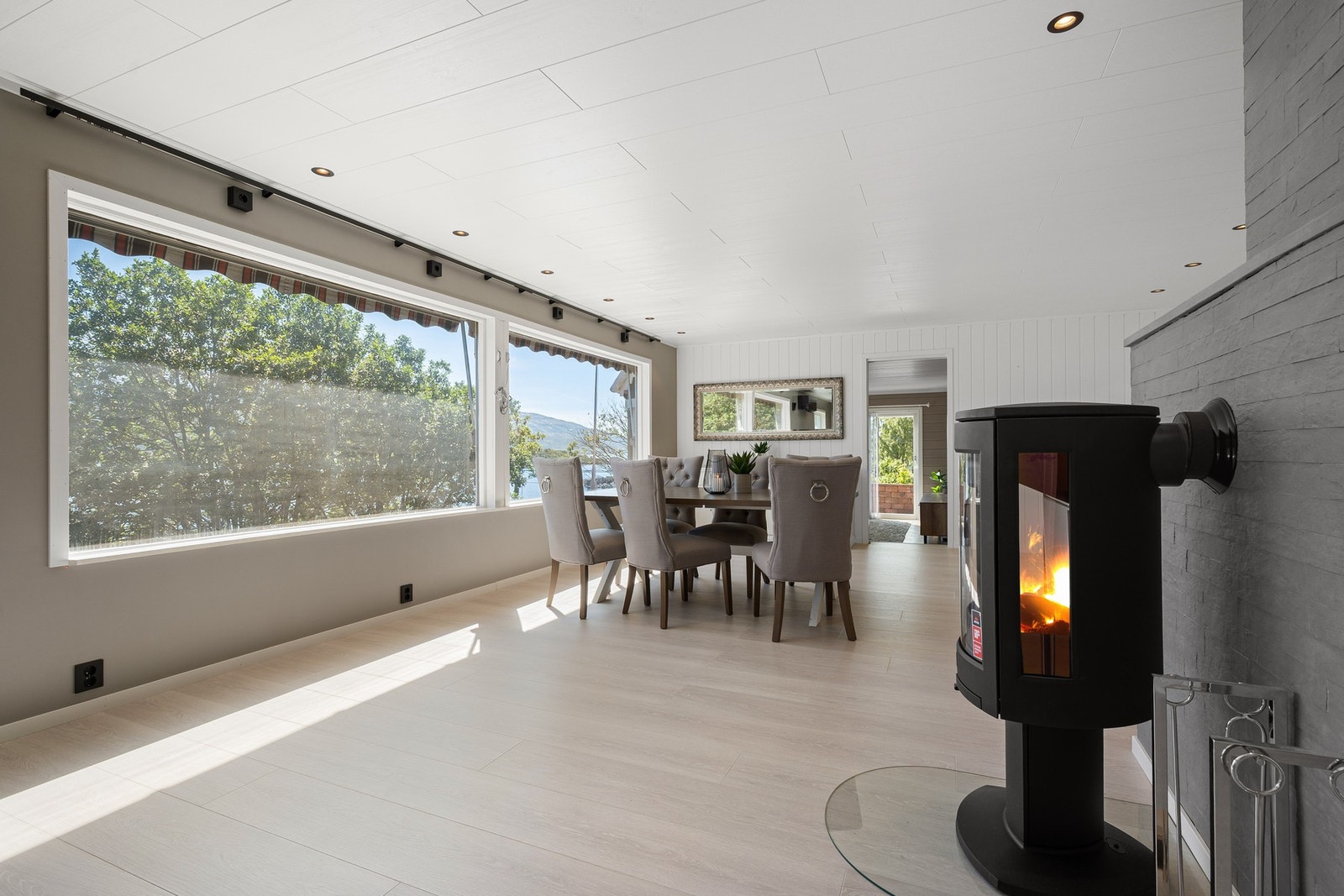 Boligen er oppført i 1975, men ble påbygd i -93 og -97 Galleribilde