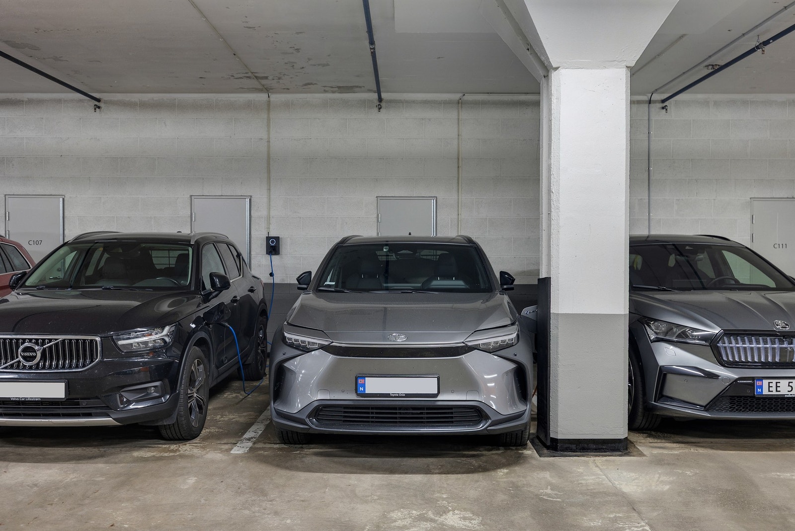 Det medfølger fast parkeringsplass i felles garasjeanlegg. Galleribilde