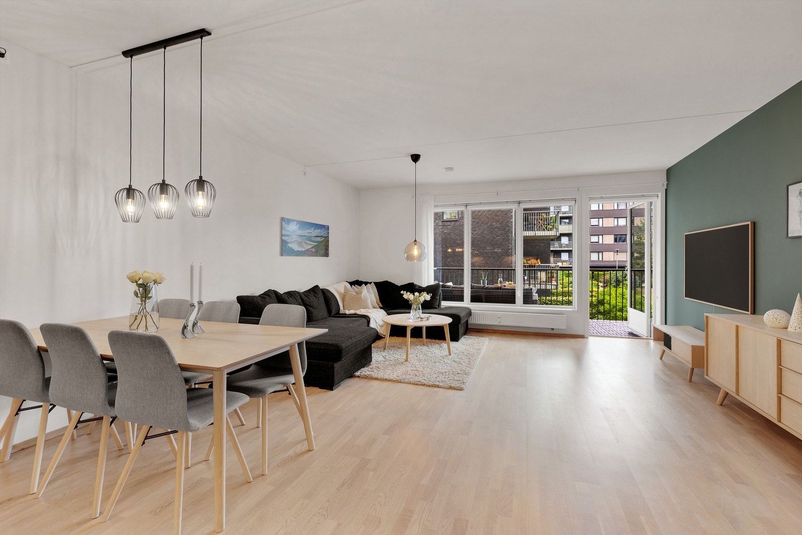 Boligen er en innbydende 3-roms selveier med herlig balkong på 12 kvm mot rolig bakgård. Galleribilde