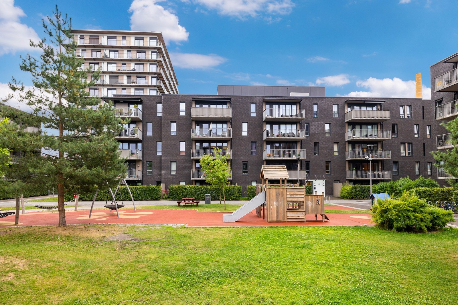 Byggets fasade fra gårdsrommet. Galleribilde