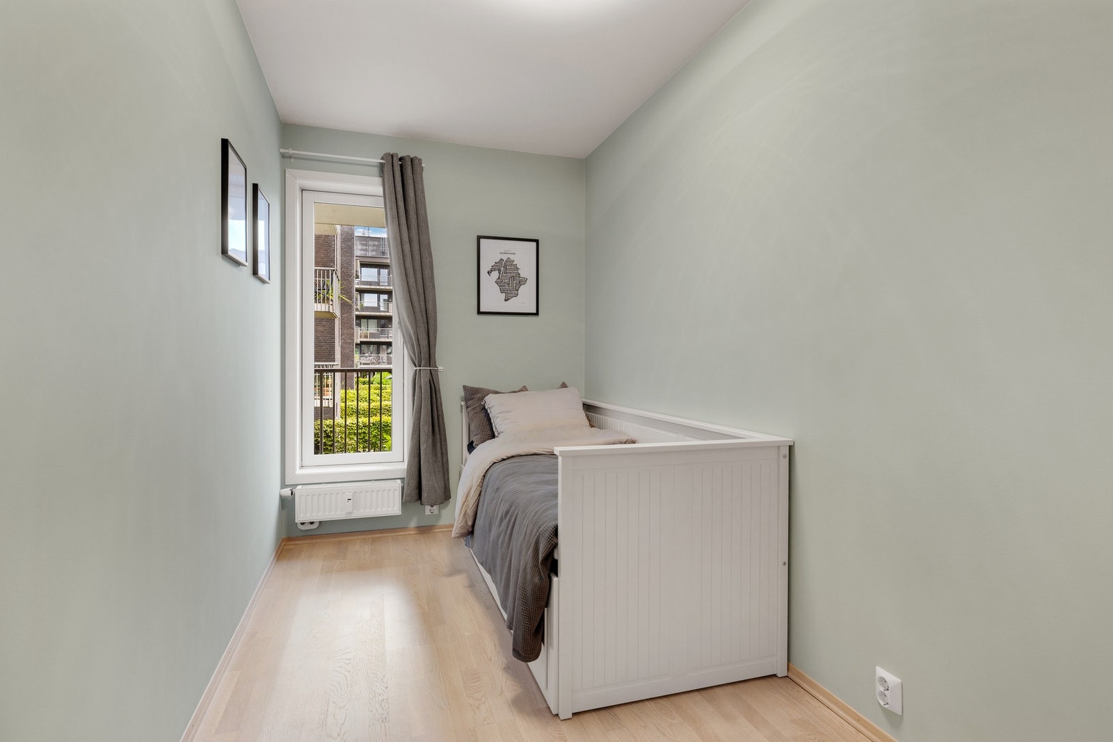 Boligens andre soverom - Ideelt som barnerom, gjesterom eller kontor. Galleribilde