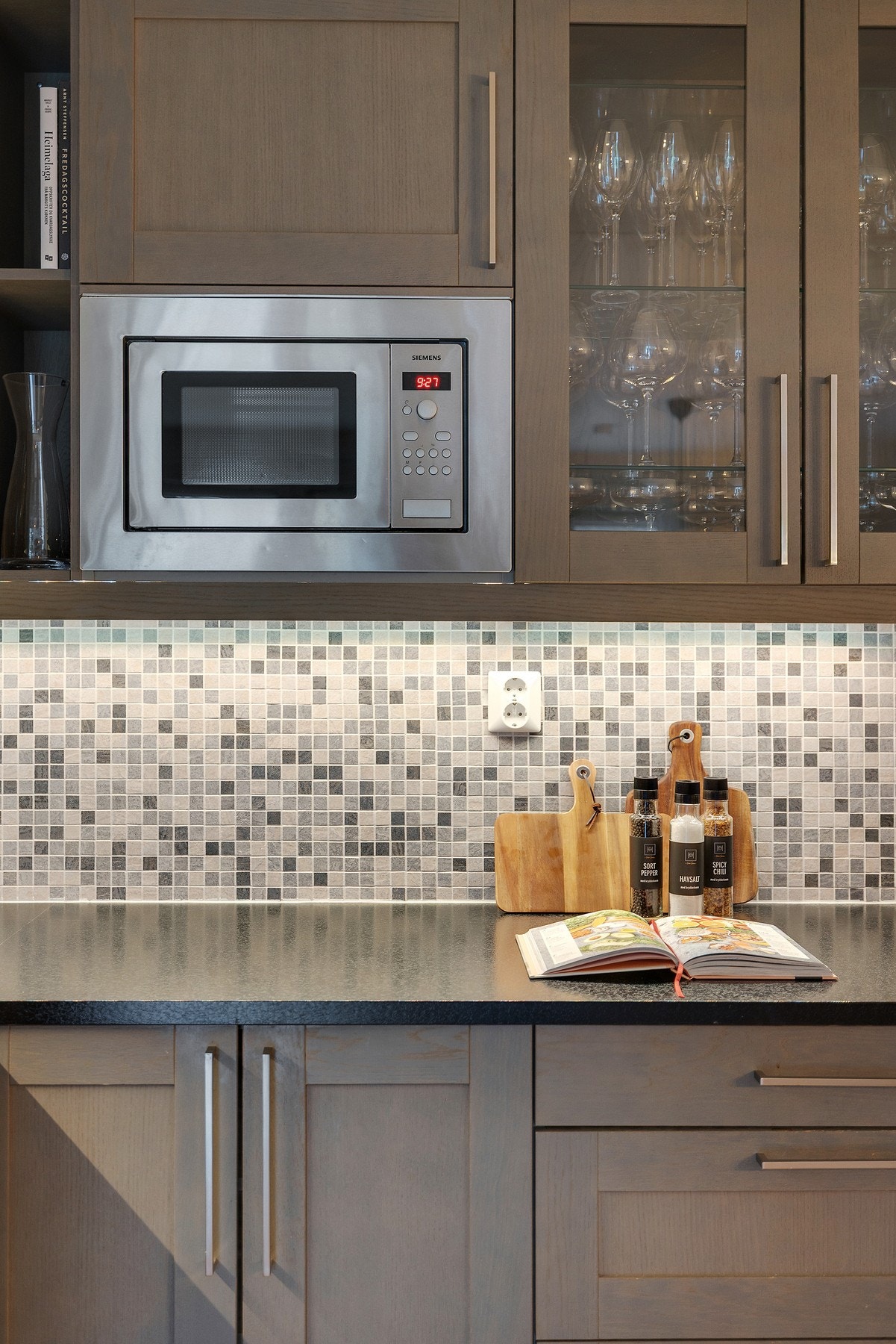 Et kjøkken med gjennomtenkte løsninger og tidløst design. Galleribilde