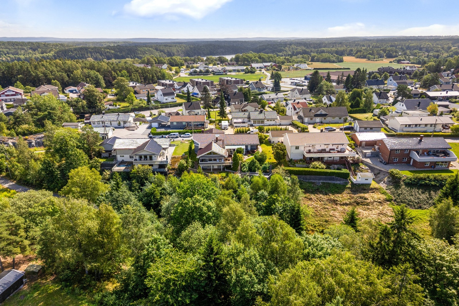 Det er kort vei til Hafslundsøy barneskole og SFO. For de aller minste finner man Hafslundsøy barnehage og Hasle barnehage et stenkast unna. Galleribilde