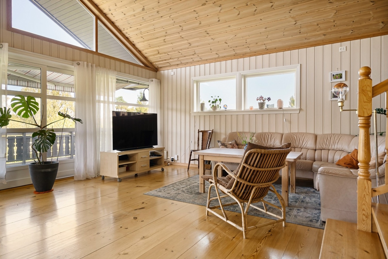 Lun og innbydende senket stuedel - perfekt som lesekrok eller TV-stue. Galleribilde