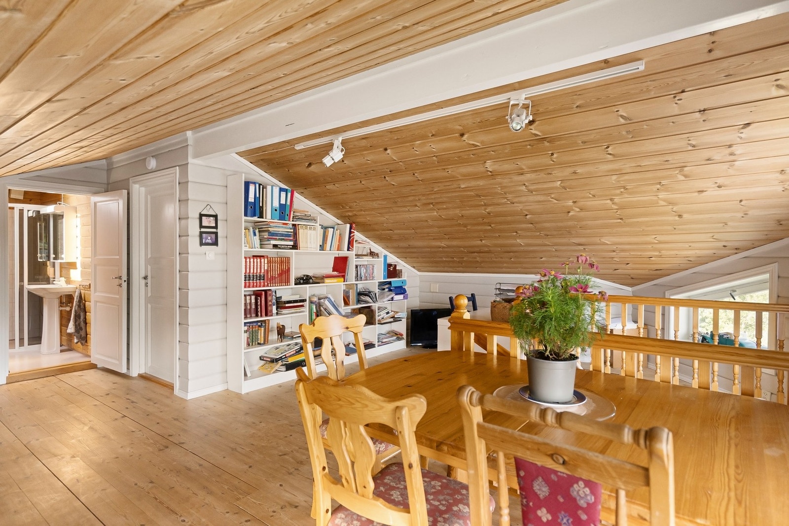 Oppholdsrom - perfekt som kontor eller ekstra tv-stue. Galleribilde