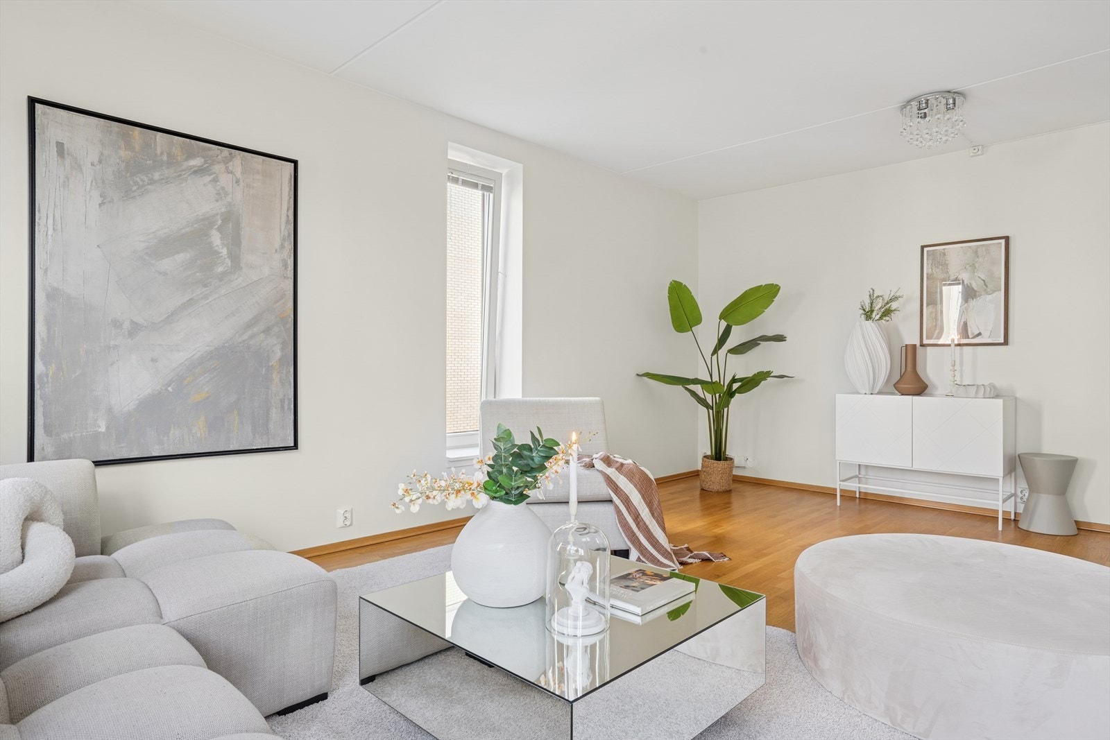 Stuen er perfekt for sosiale sammenkomster og koselige stunder. Galleribilde