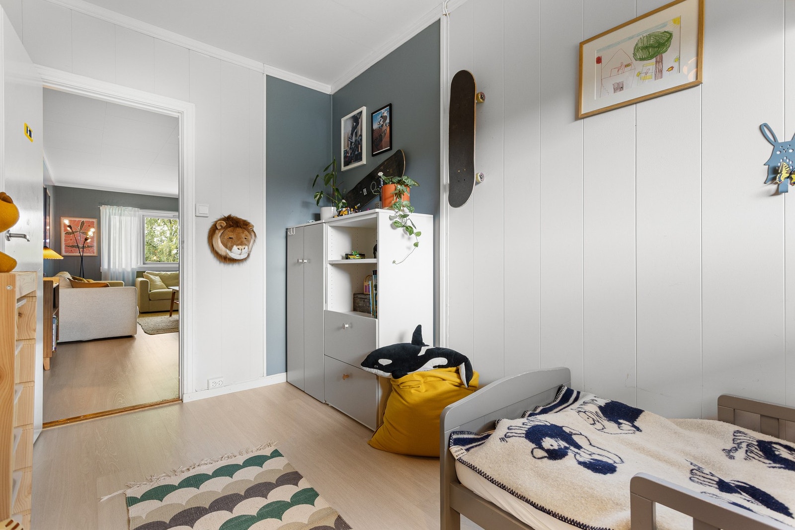 Her er det plass til seng og oppbevaringsmøblement. Galleribilde