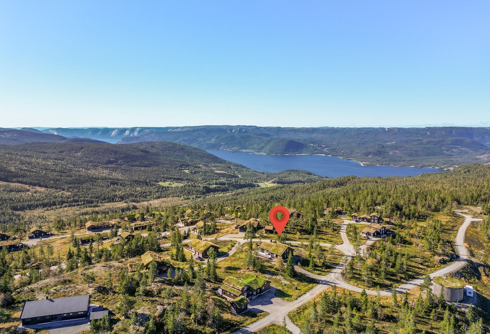 Fantastisk utsikt og gode solforhold på "toppen" av Kyrkjebygdheia. Galleribilde