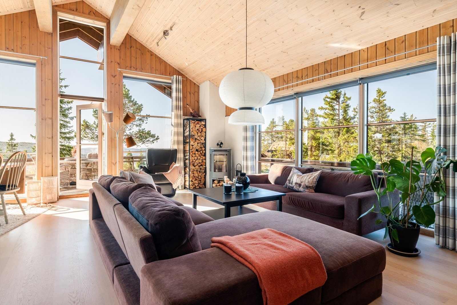 Innbydende familiehytte med god standard - 3 soverom + stor hems med god takhøyde. Galleribilde