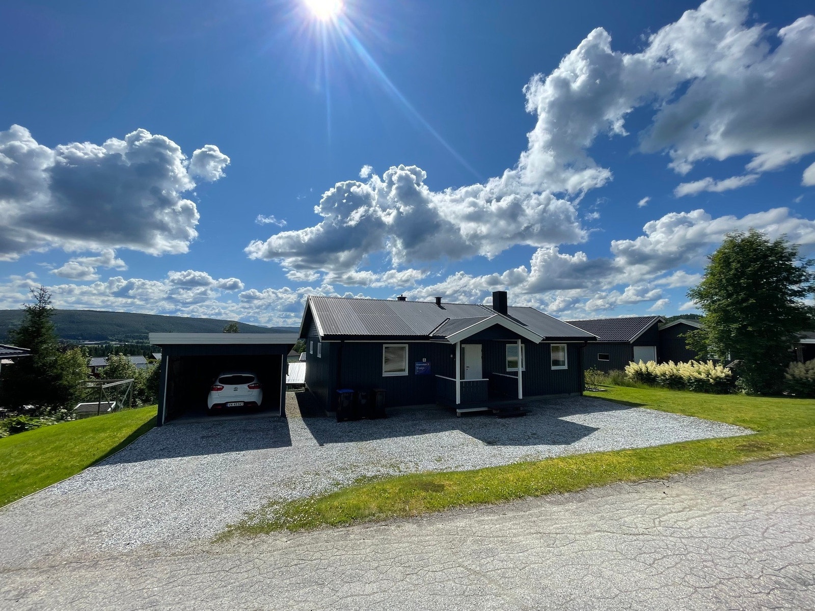 Enebolig med garasje, beliggende i et etablert og attraktivt boligområde. Galleribilde